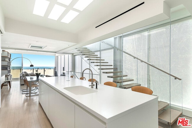 Building Photo - 1267 Palisades Beach Rd