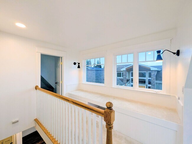 Building Photo - 4Bd/2.75Ba Mukilteo House