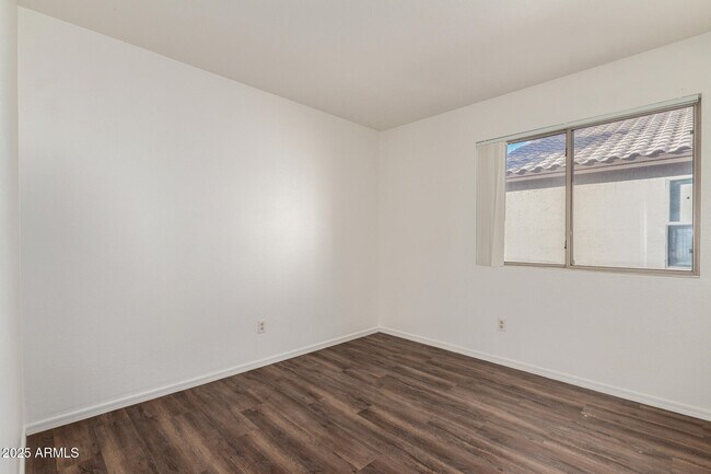 Building Photo - 15928 W Smokey Dr