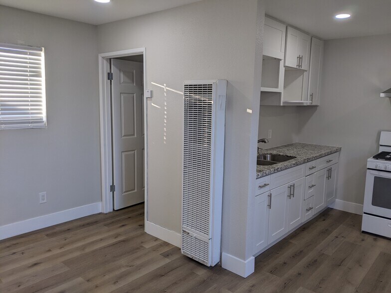 Building Photo - 3318 W 157th St