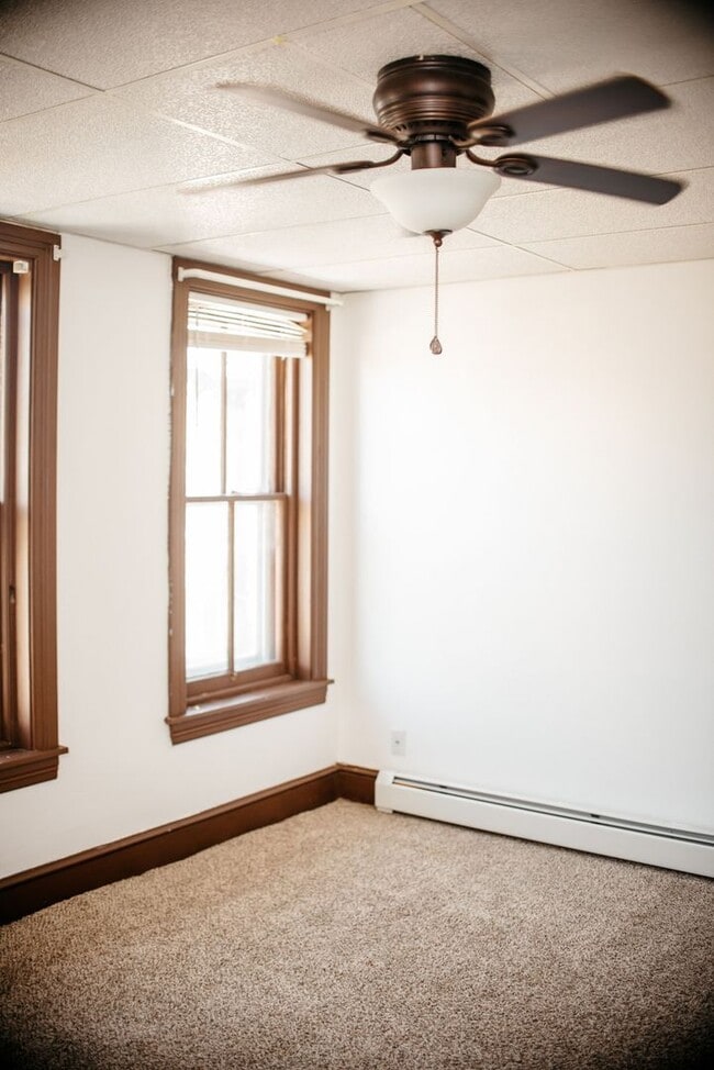 Building Photo - 3 Bedroom, 2 Bath Rown Home, 1st Floor Features 1 Bed and 1 Bath