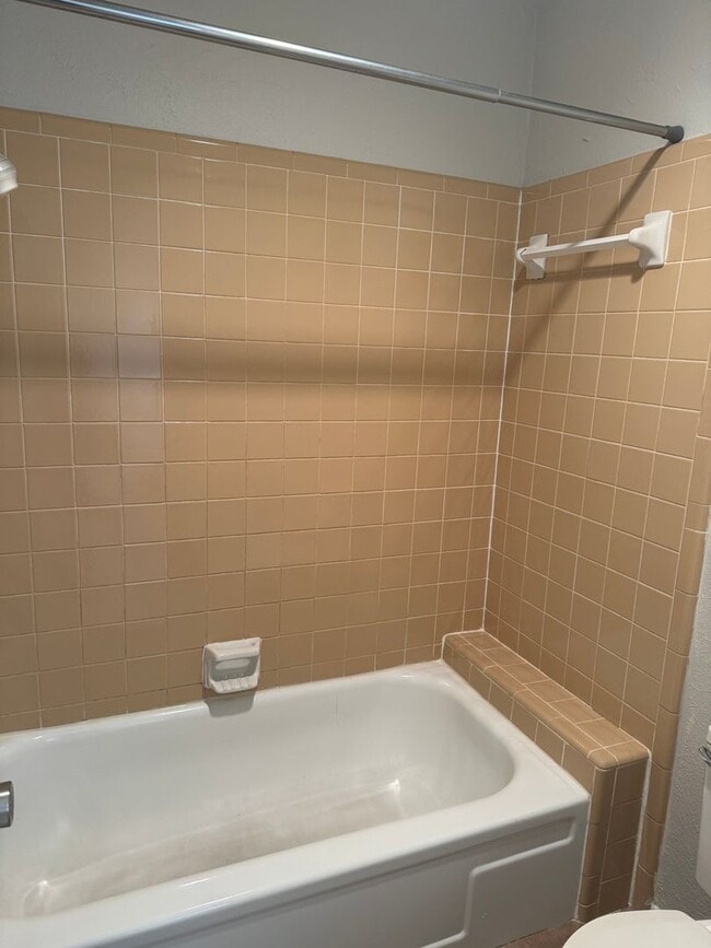 Building Photo - 5921 Pleasant Hill Dr