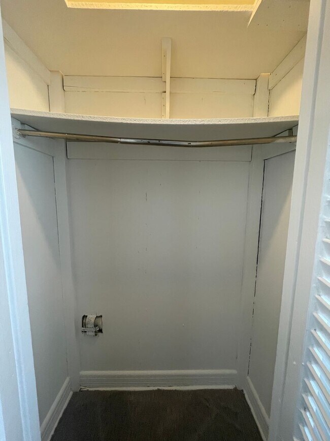 Building Photo - 3 Bedroom Single Family Home