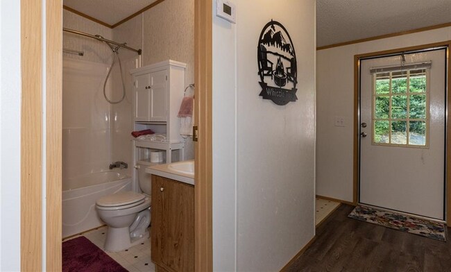 shared bathroom for room 1 and 2 - 511 Leon Coffey Rd