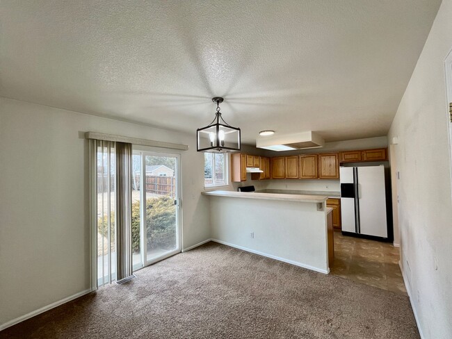 Building Photo - Spacious 4 Bedroom Stetson Hills Home!