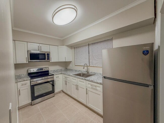 Building Photo - 2680 Hinda Rd