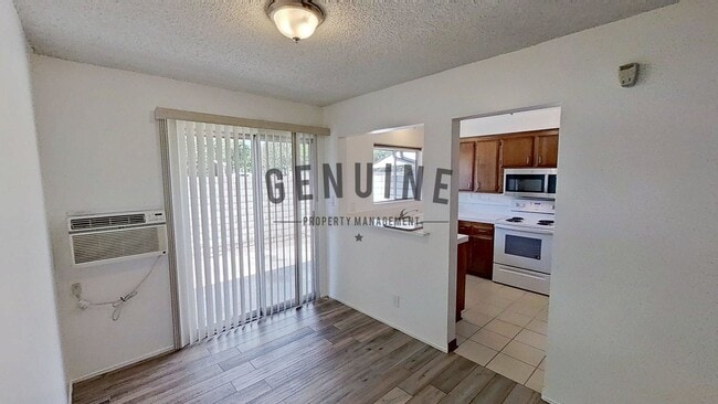 Building Photo - 1107 W Memory Ln