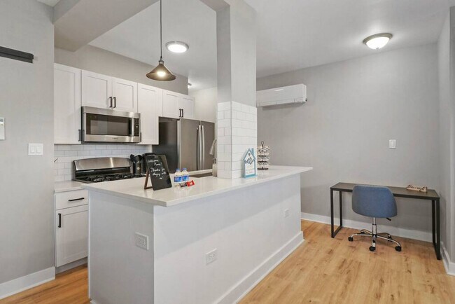 Building Photo - 5015 Main St