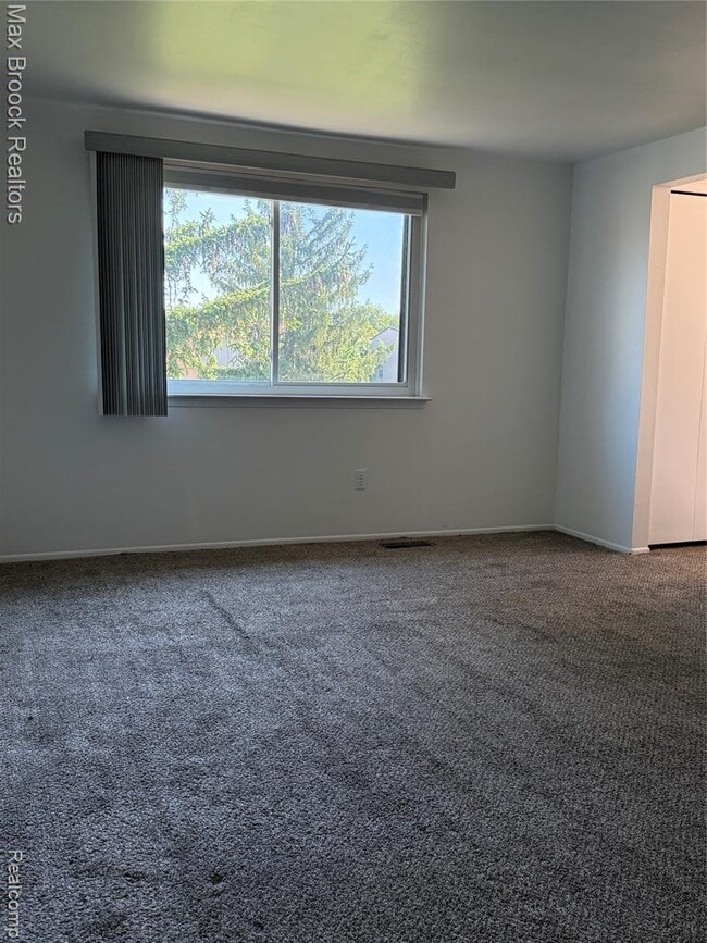 Building Photo - 3028 Moon Lake Dr