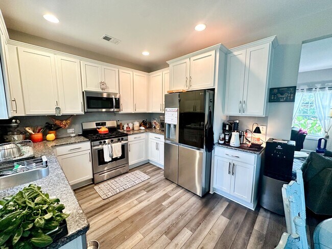 Building Photo - 3016 Goldenaster Ct