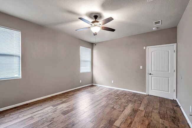 Building Photo - 5 Brooks Ranch Rd