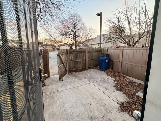 Building Photo - Beautifully Renovated 2-Bedroom Home in Baltimore, MD!