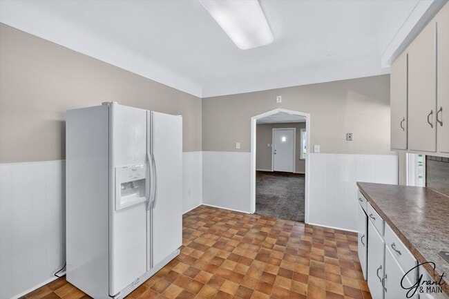 Building Photo - $1450 4 Bedrooms