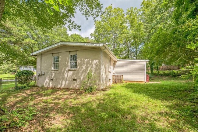 Building Photo - 16 Bromack Dr SE