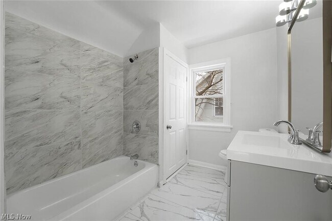 Building Photo - 3406 Henderson Rd