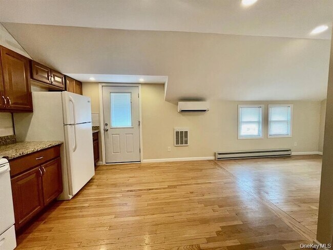 Building Photo - 11 McCullums Ln