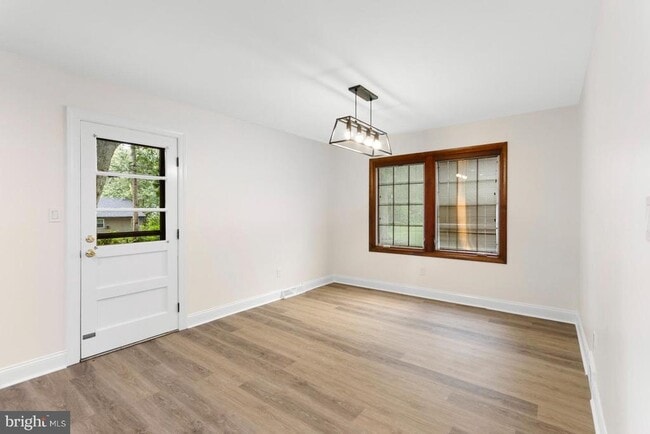 Building Photo - 2106 Largo Rd