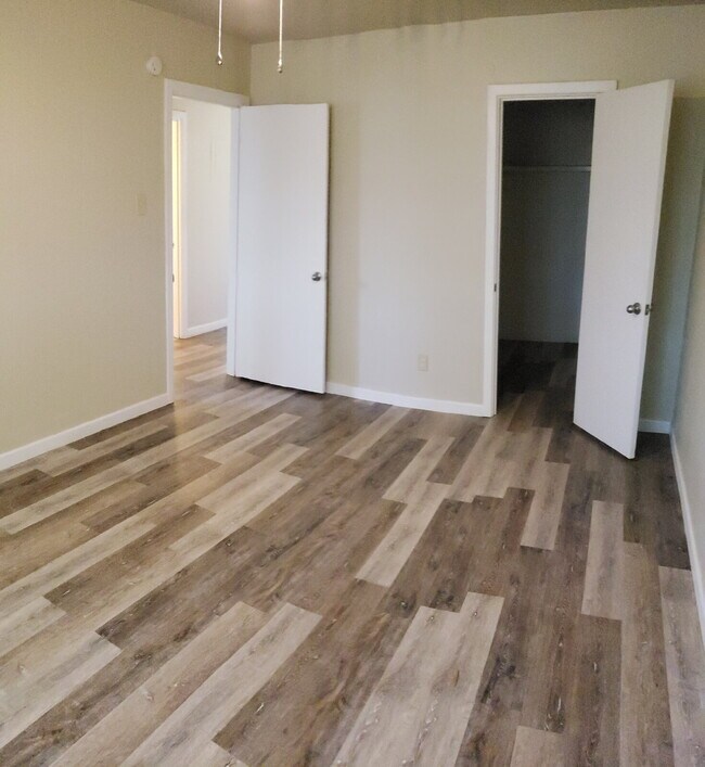 Building Photo - 2/1 recently remodeled close to Tech