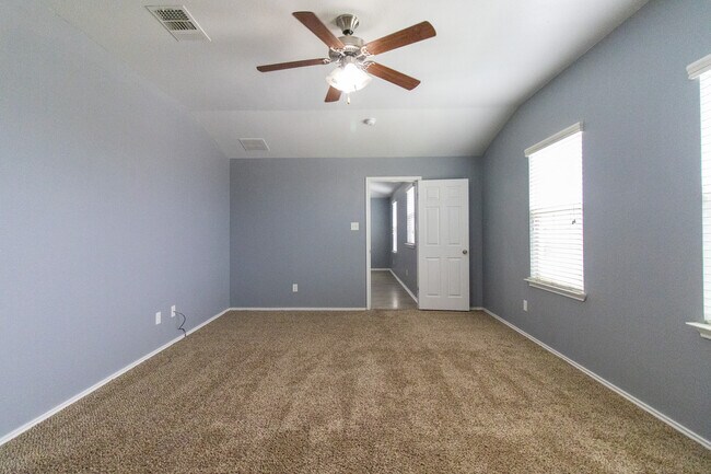 Building Photo - 6505 Clear Brook Dr