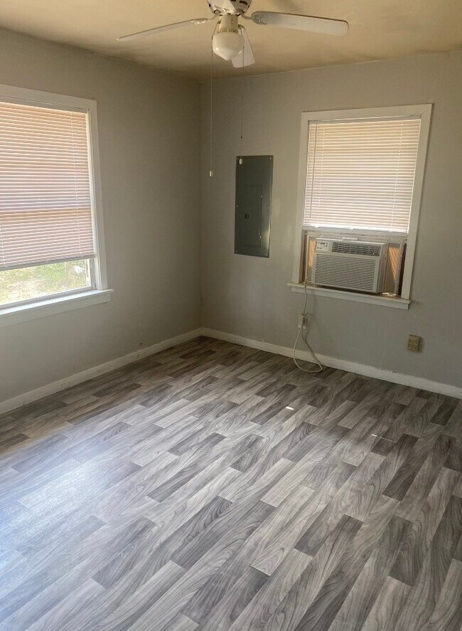 Building Photo - 125 Wingate Rd