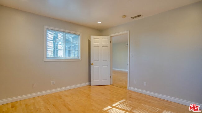 Building Photo - 9631 Crystal View Dr