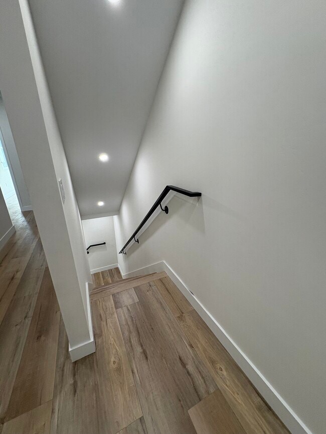 Building Photo - 260 Donax Ave