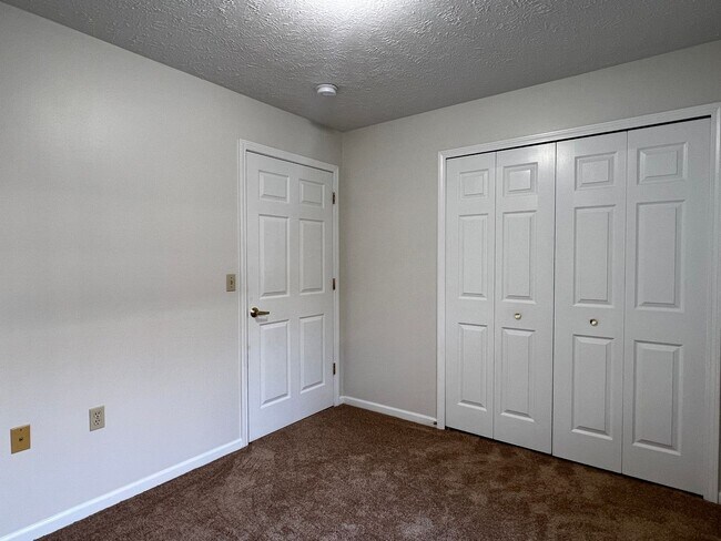 Building Photo - Downtown 2-Bdr 2-Bth Condo - First Floor -...