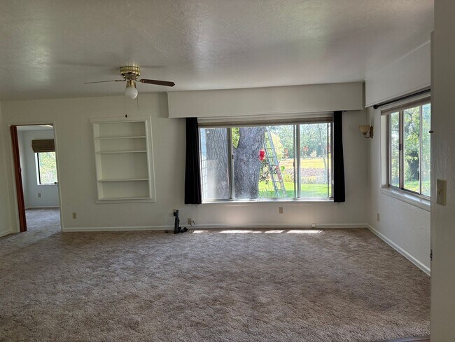 Building Photo - 5703 Chapel Dr