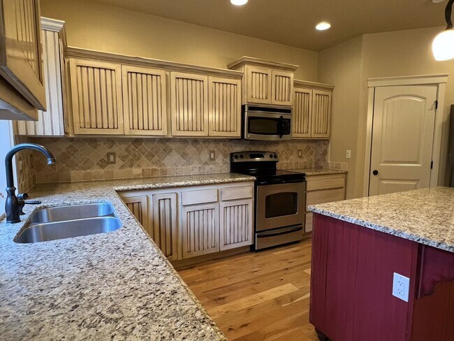 Building Photo - Beautiful 3 bed 2 bath home in The Preserv...