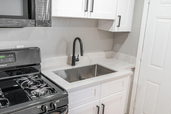 Building Photo - 4423 N 23rd Ave