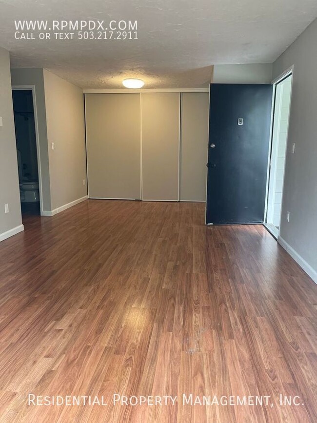 Building Photo - Sequoia Park 2nd Floor/Corner Unit Condo o...