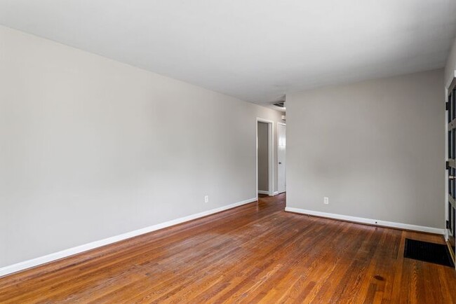 Building Photo - Home off Freeman Mill, Living Room Plus De...