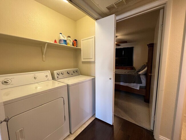 Building Photo - Two Bedroom Two Bathroom Fully Furnished Condo