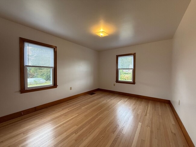 Building Photo - Fredericksburg 3 bedroom w 2 car garage