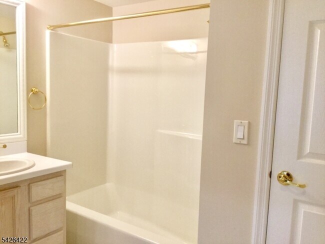 Building Photo - 2112 Clinton Ln