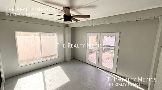 Building Photo - 430 Red Coat Ln