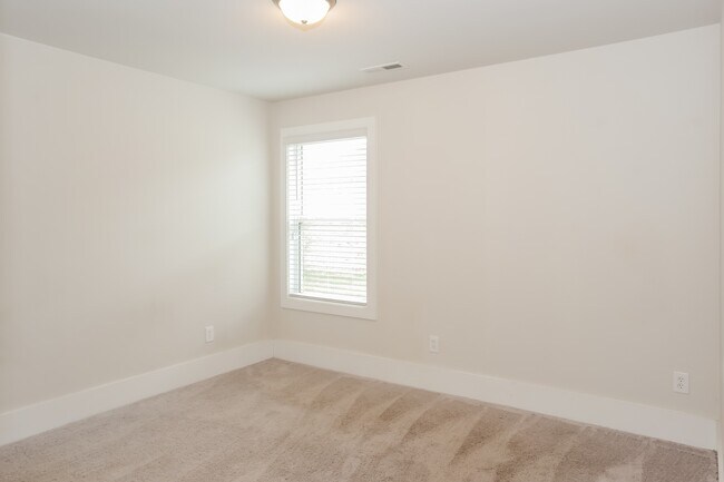 Building Photo - 189 Cherry Laurel Dr