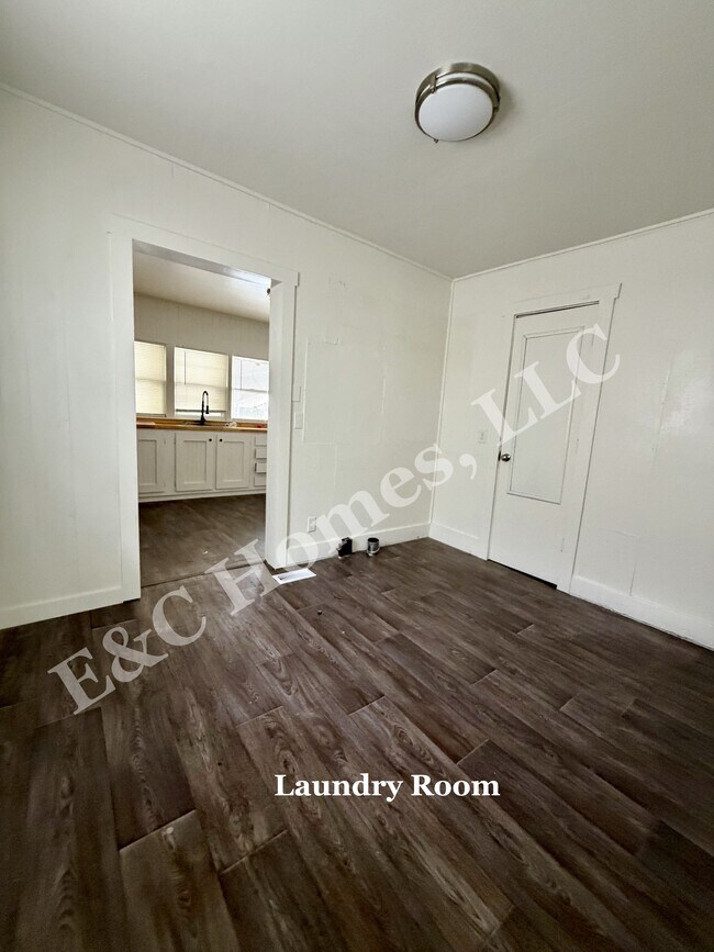 Building Photo - 2805 Denver St