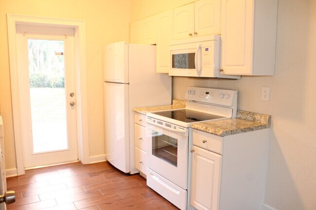 Building Photo - Adorable Mid Century Modern Bungalow in Winter Park!