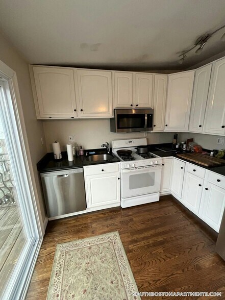 Building Photo - 34 Baxter St