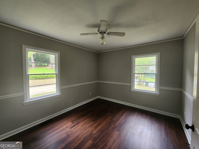 Building Photo - 4117 Lake Dr