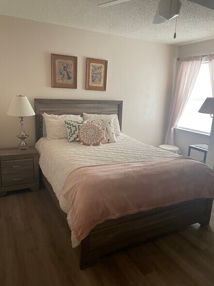 Building Photo - 3705 SW 27th St