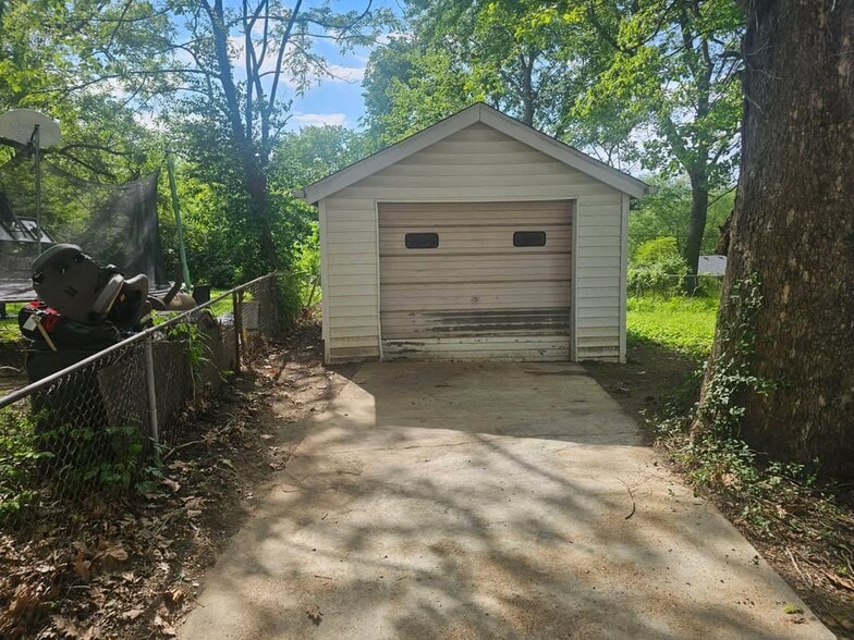Building Photo - 10071 Diamond Dr