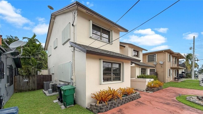 Building Photo - 8877 SW 36th St