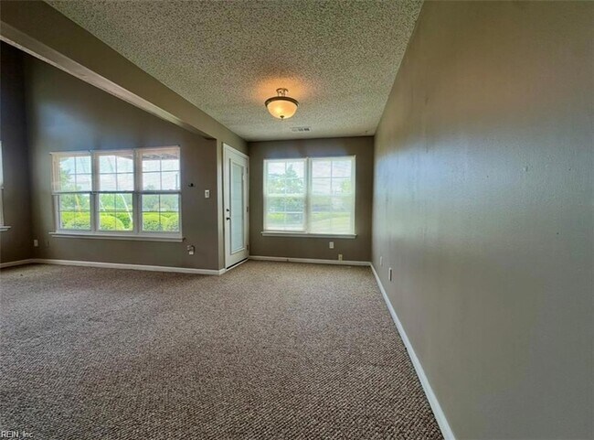 Building Photo - 4044 Laurel Green Cir