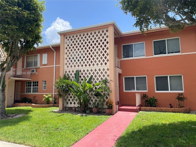 Building Photo - 3430 SW 10th St