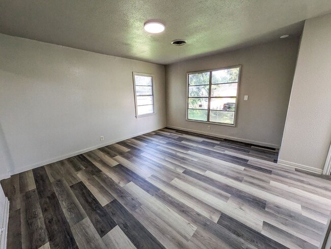 Building Photo - 203 Camellia Ave