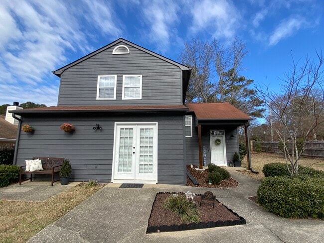 Building Photo - 2200 Parkside Dr