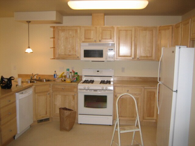 Kitchen - 2191 W Ridgewood Dr