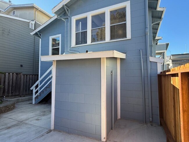 Building Photo - 513 2nd Ave